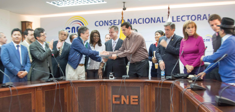 Compromiso Ecuador entregó a CNE pregunta para la Consulta Popular