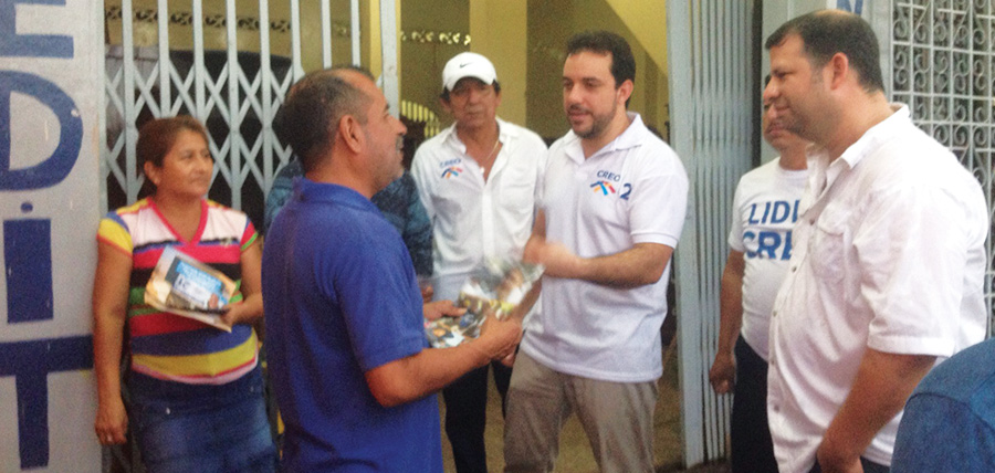 CREO realiza caminata y puerta a puerta en Guayaquil