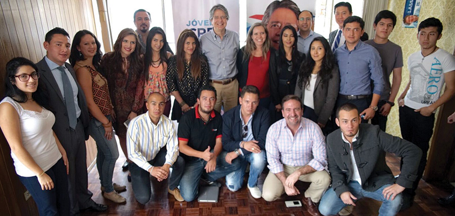 Guillermo Lasso mantuvo un conversatorio con jóvenes en Quito
