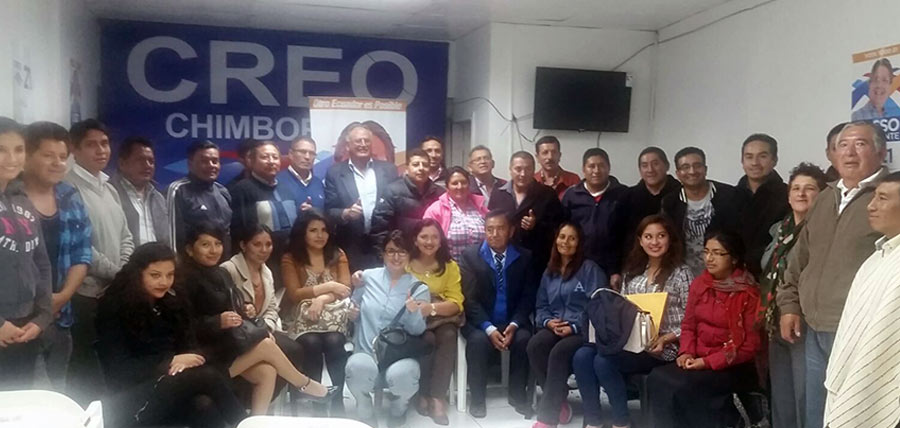  En la sede de CREO Chimborazo se reúnen los líderes para elaborar estrategias semanales.